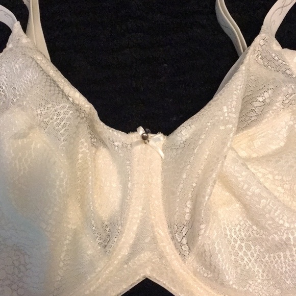 NWOT Lilyette bra - Picture 2 of 5